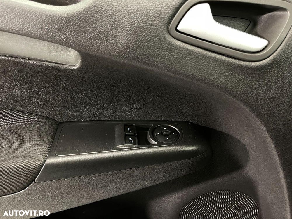 Ford Transit Courier - 11