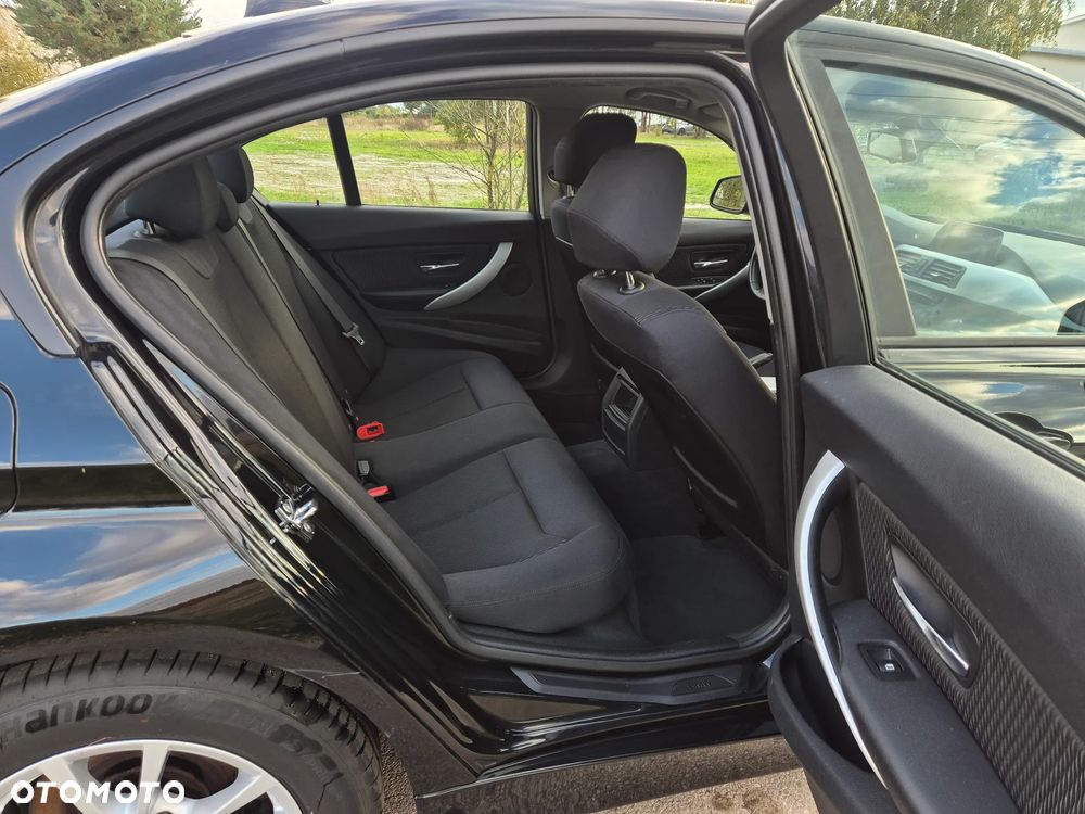 BMW Seria 3 320i - 8