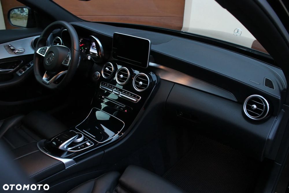 Mercedes-Benz Klasa C 200 4-Matic 9G-TRONIC - 22