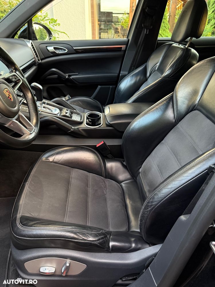 Porsche Cayenne 3.0 L - 22