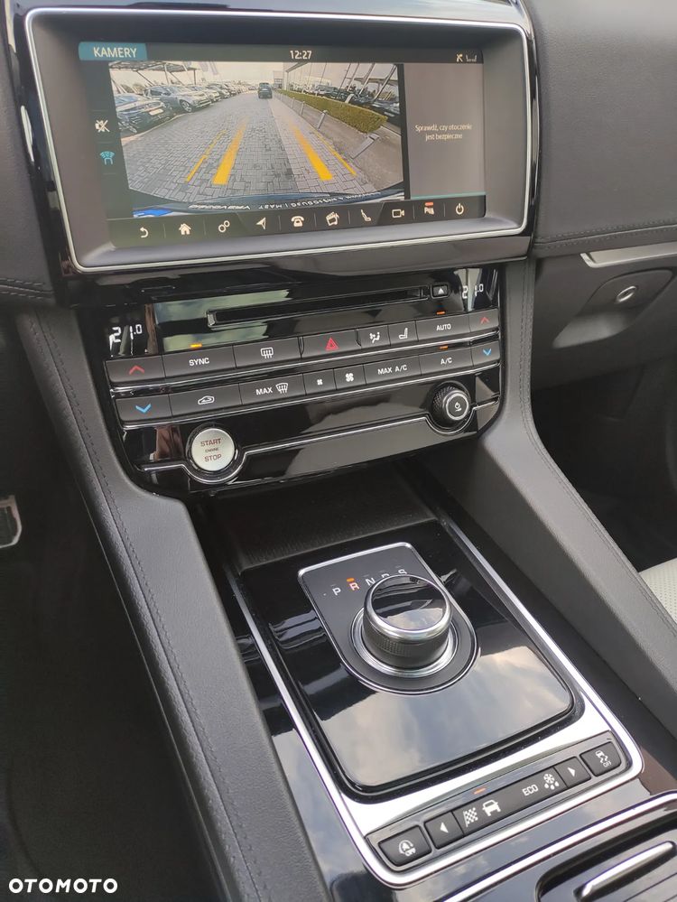 Jaguar F-Pace - 22