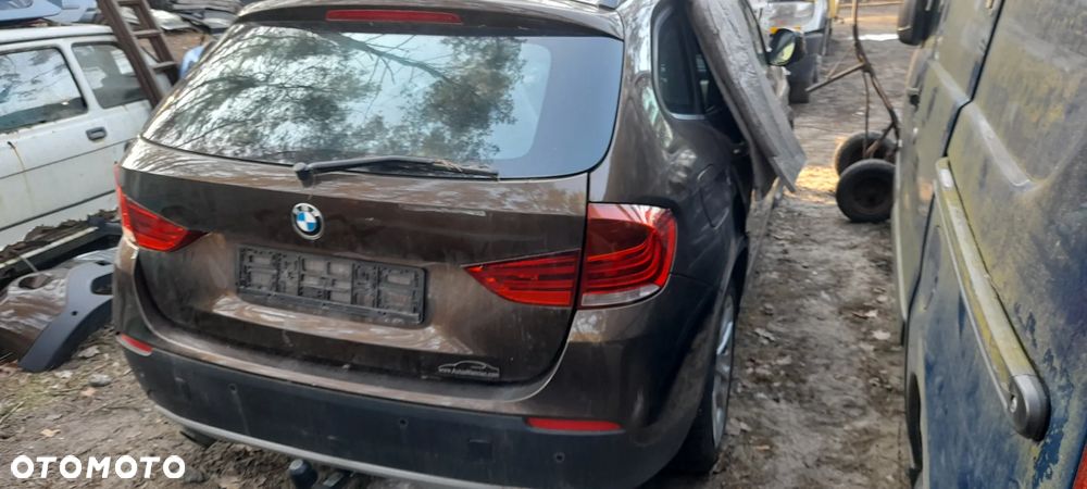 Bmw X1 E84 Światło stop , lampy tył w klapę Narożne w błotnik 03425500 03424500Wzmacniacz antenowy  Zderzak tył Parktronik b09 Marrakeschbraun metallic - 1