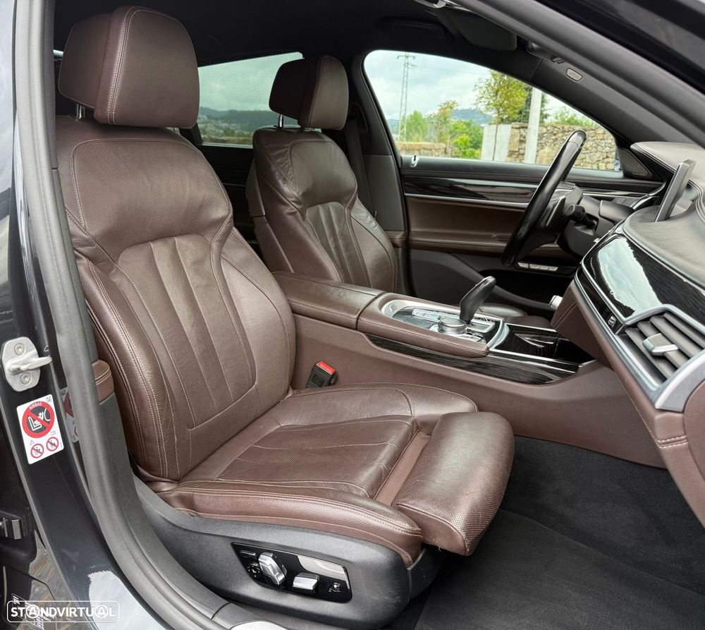 BMW 740 d xDrive Pack M Auto - 32