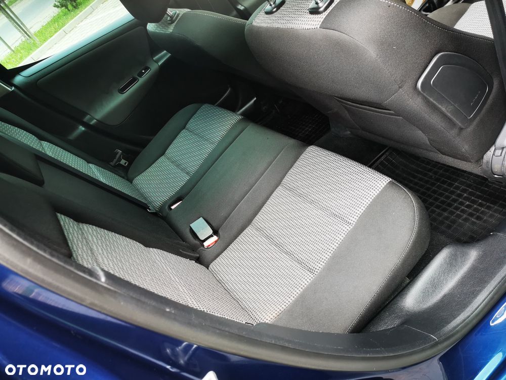 Peugeot 207 - 8