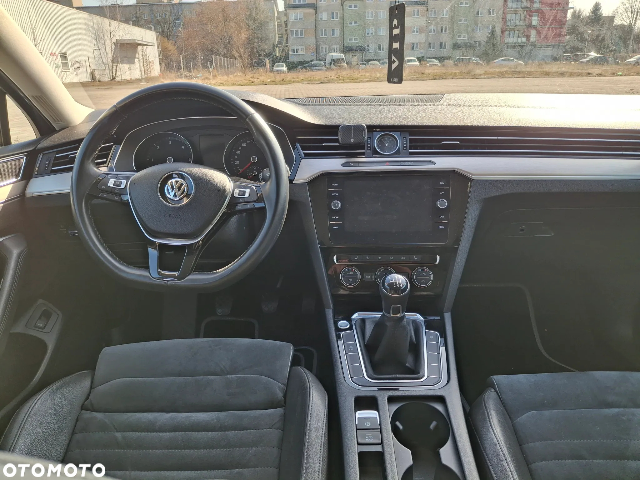 Volkswagen Passat 1.6 TDI BMT Comfortline - 25