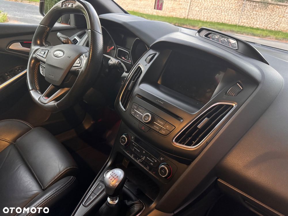 Ford Focus 2.0 EcoBoost ST - 34