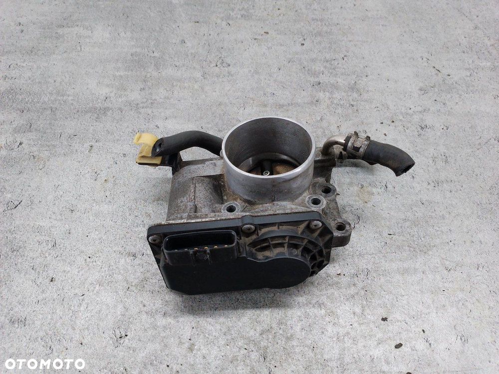 PRZEPUSTNICA TOYOTA AVENSIS II T25 22030-28050 2.0 VVT-I - 4