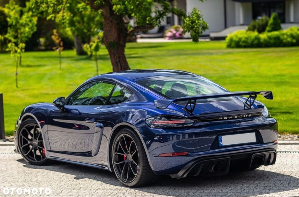 Porsche 718 Cayman GPF GT4 - 11