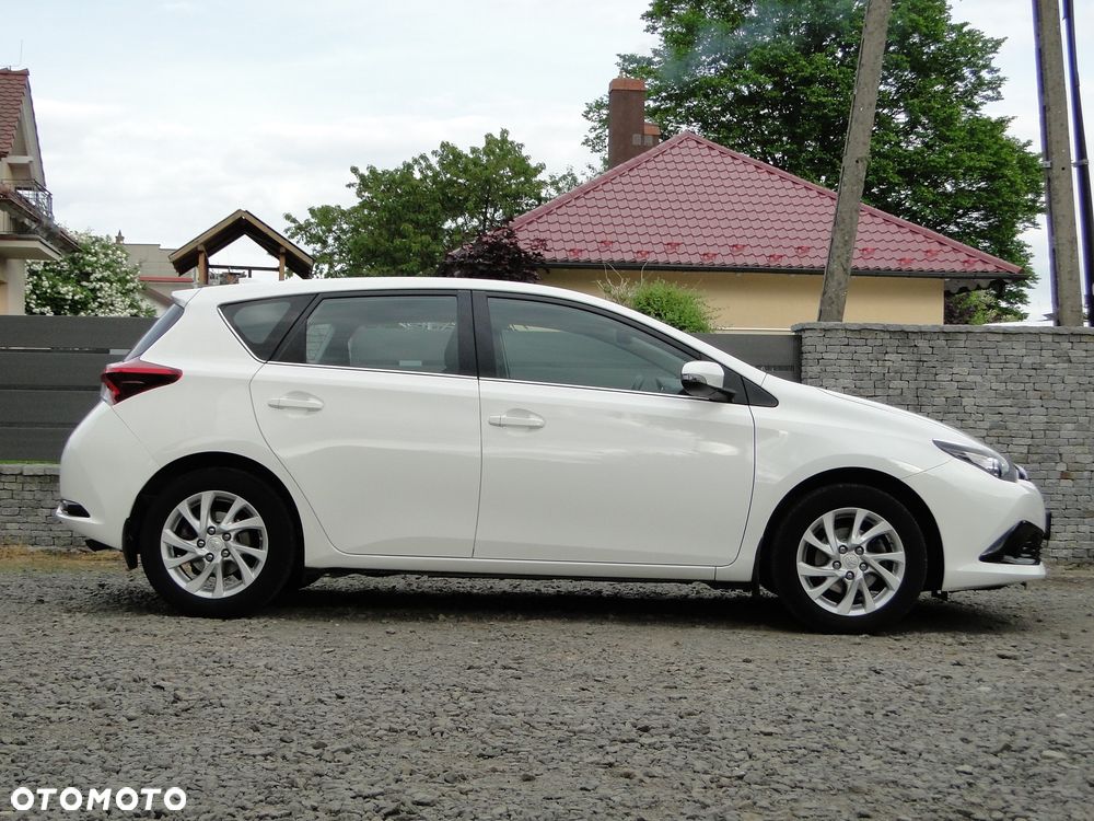 Toyota Auris 1.6 Premium - 5