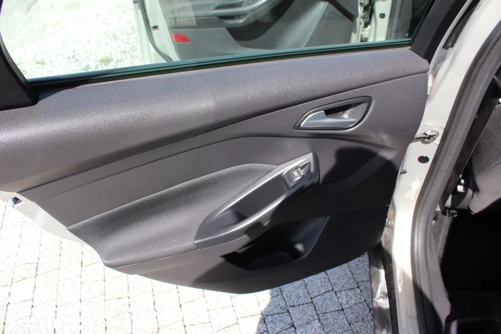 Ford Focus 1.6 TDCi ECOnetic 88g Start-Stopp-System Titanium - 16