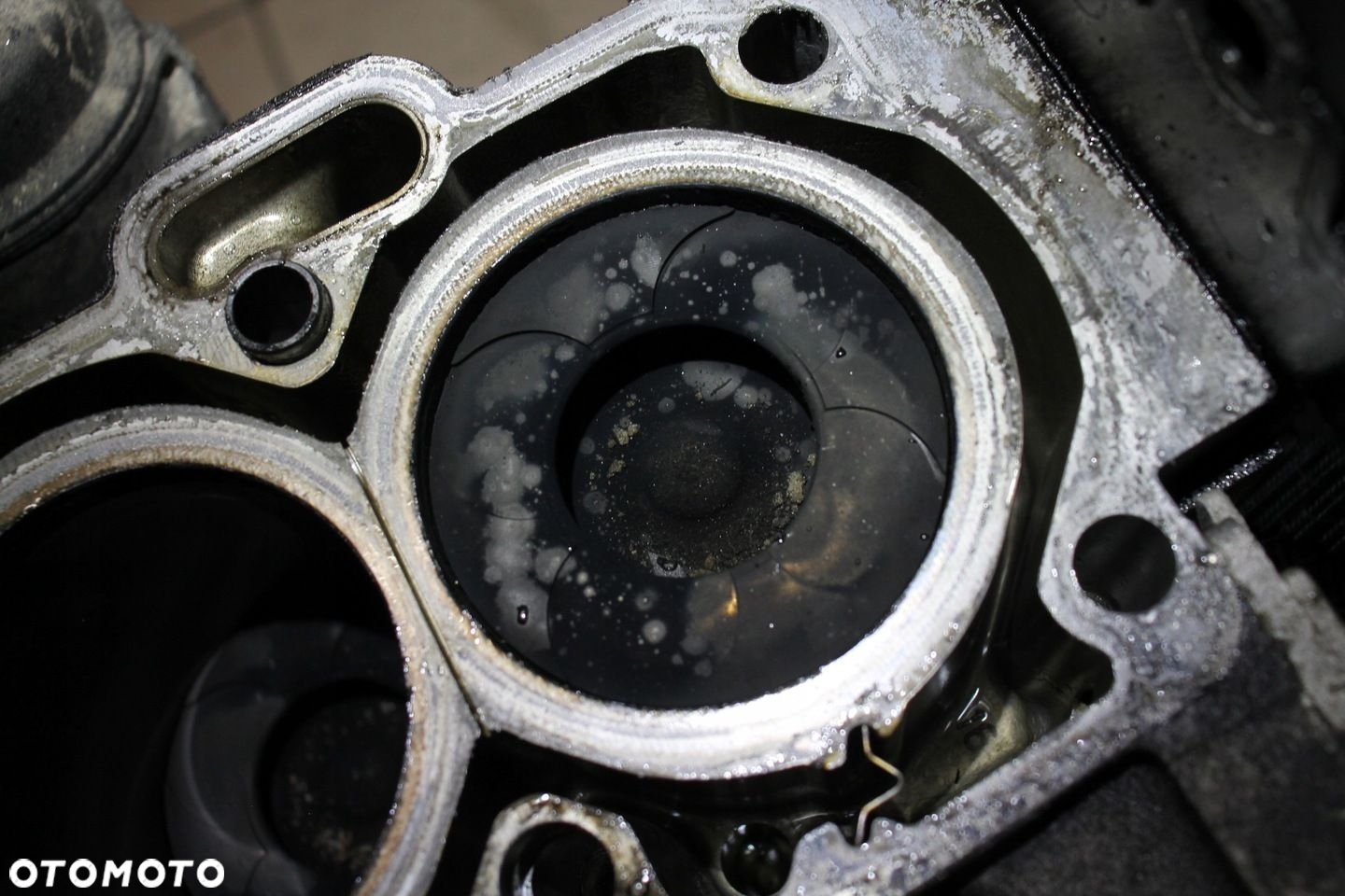 VOLVO V70 S60 XC70 XC90 DÓŁ BLOK SILNIKA D5244T4 - 9
