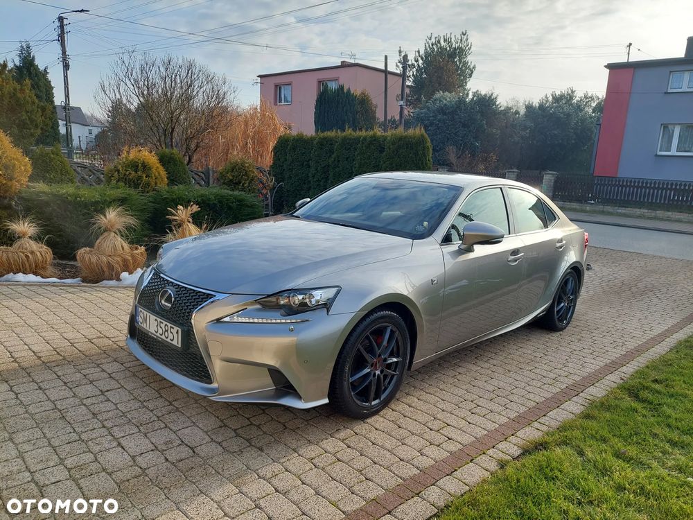 Lexus IS 300h F Sport - 1