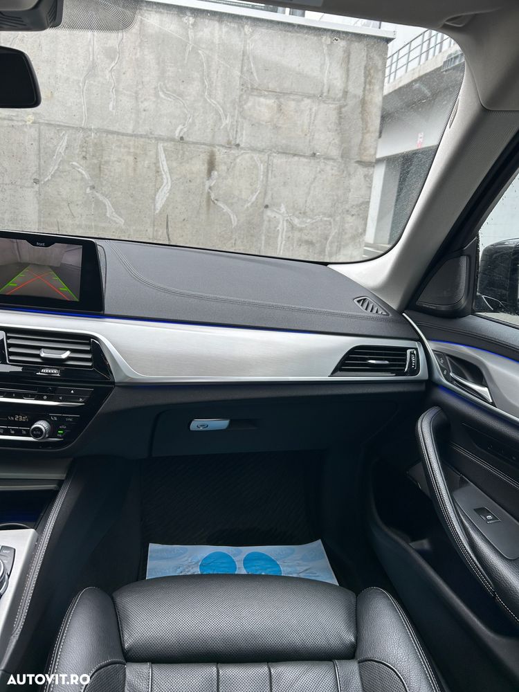 BMW Seria 5 520d xDrive AT - 33