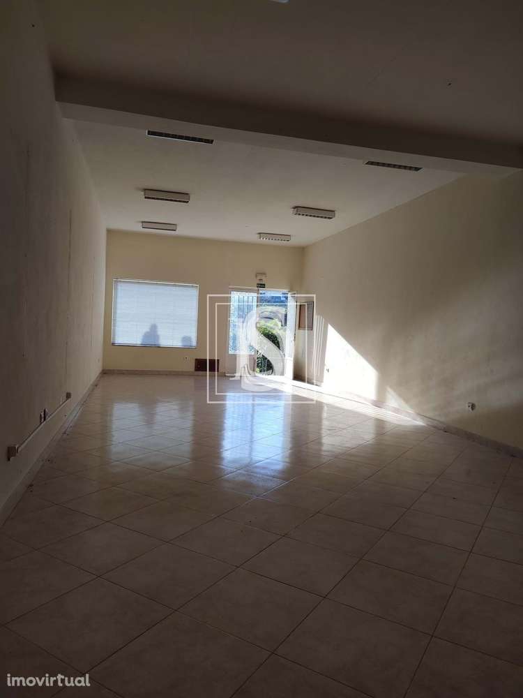 Loja T1 em Brito - Grande imagem: 2/9