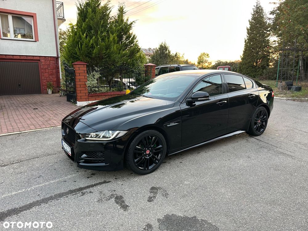 Jaguar XE 2.0 D R-Sport - 3