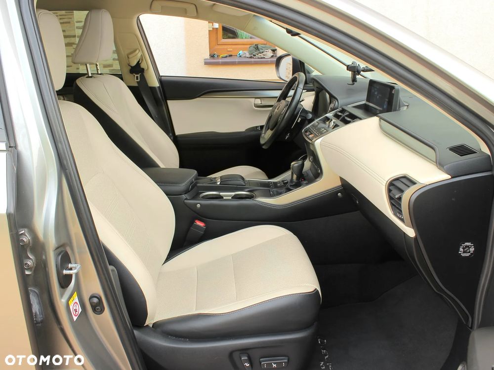 Lexus NX 300h Elite 2WD - 19