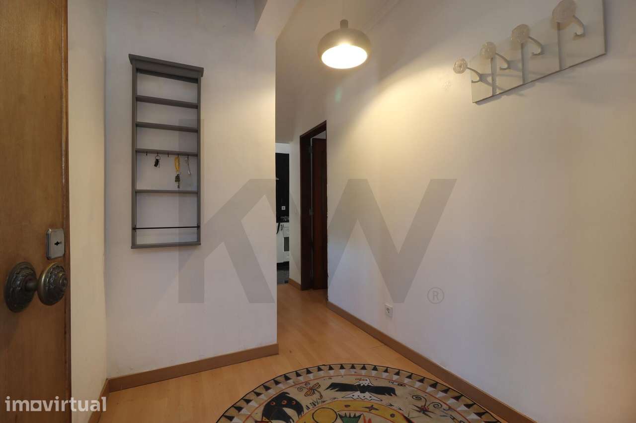 VENDE-SE T2 com Terraço e Sotão de USO EXCLUSIVO junto à Estação de Qu - Grande imagem: 3/42