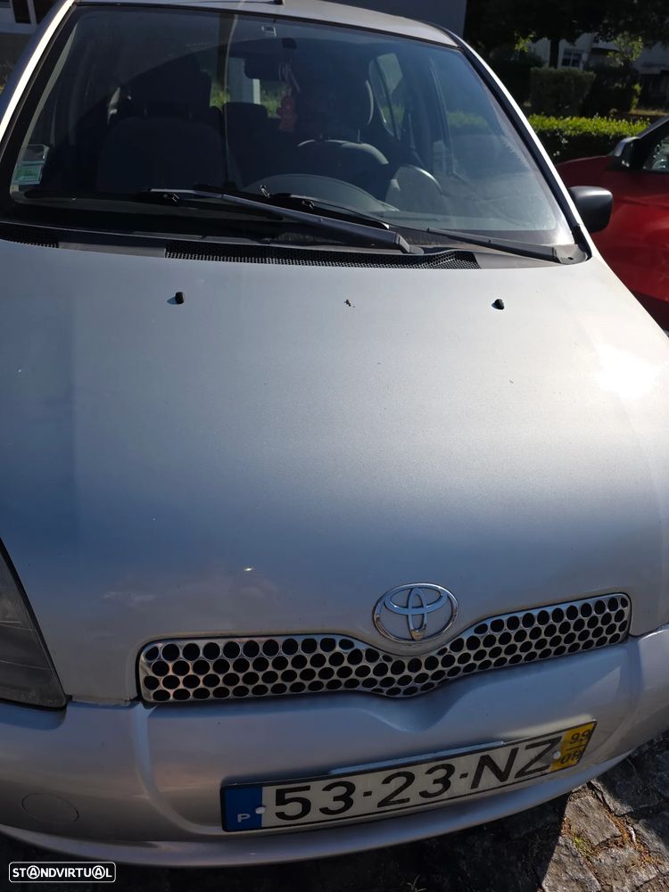 Toyota Yaris 1.0 Base - 1