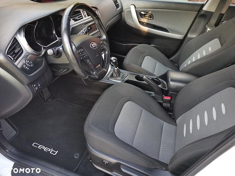 Kia Ceed 1.6 CRDi 128 Platinum Edition - 8