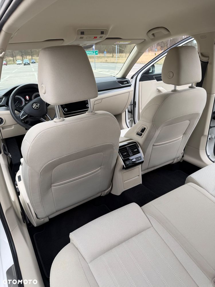 Skoda Superb 2.0 TDI Style DSG - 34