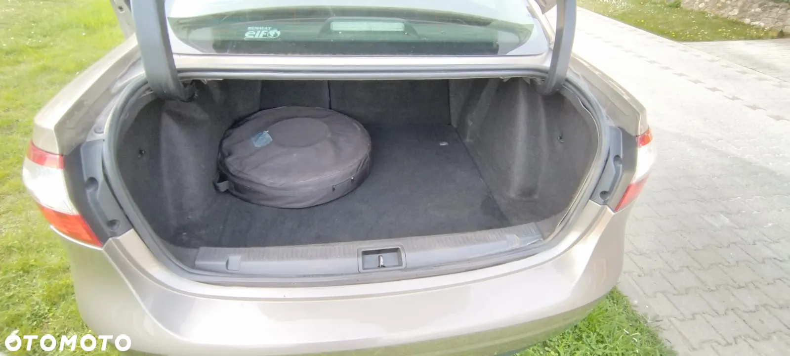 Renault Fluence 1.6 16V Zen - 13