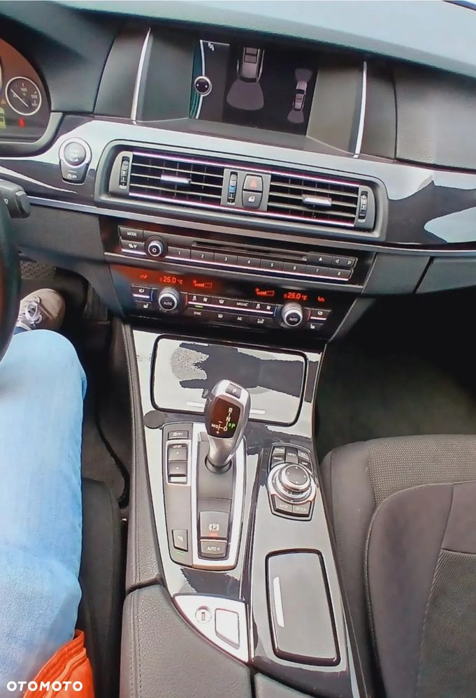 BMW Seria 5 518d - 11