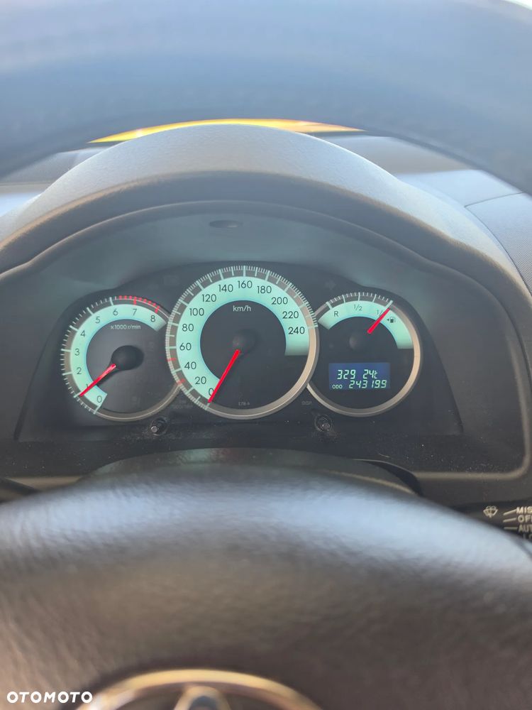 Toyota Corolla Verso - 4