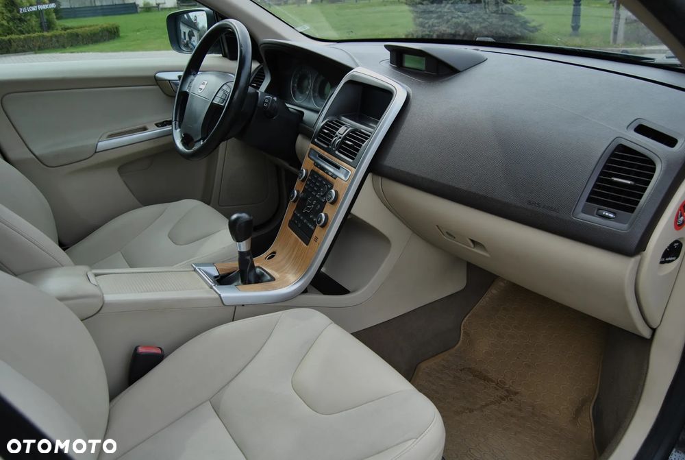 Volvo XC 60 D5 AWD Momentum - 7