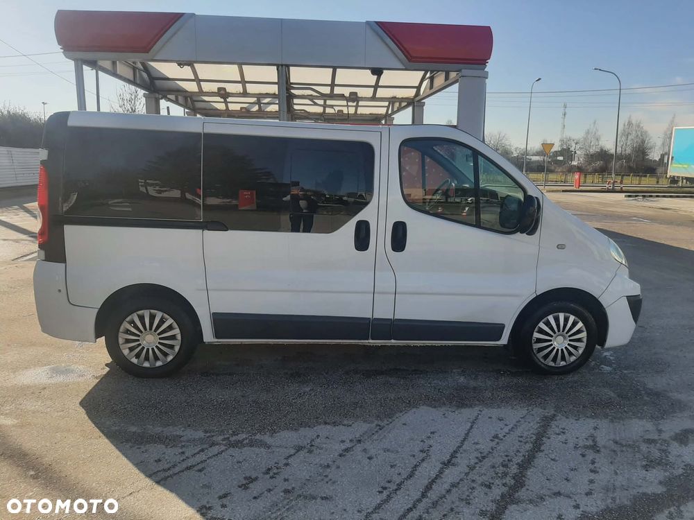 Renault Trafic Passenger Expression - 8