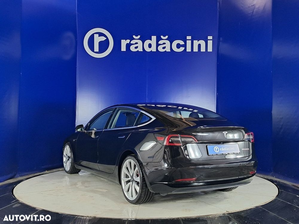 Tesla Model 3 - 3