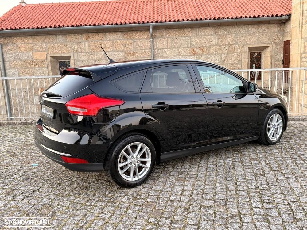 Ford Focus 1.5 TDCi EcoBlue Titanium - 24