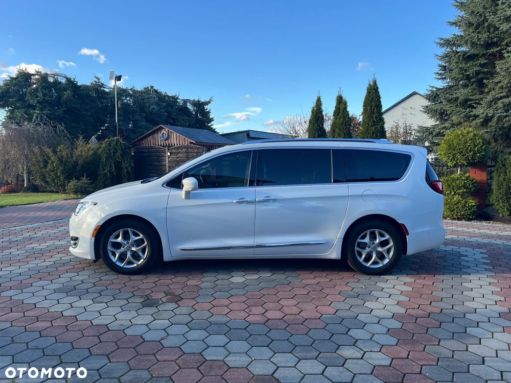 Chrysler Pacifica - 7