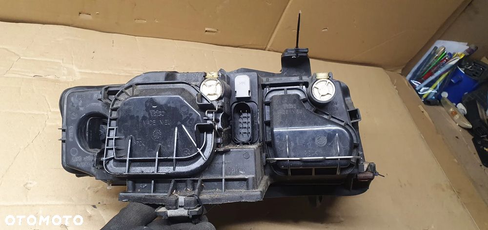 Lampa lewy przód przednia lewa Audi A4 B6 8E0941003F - 8