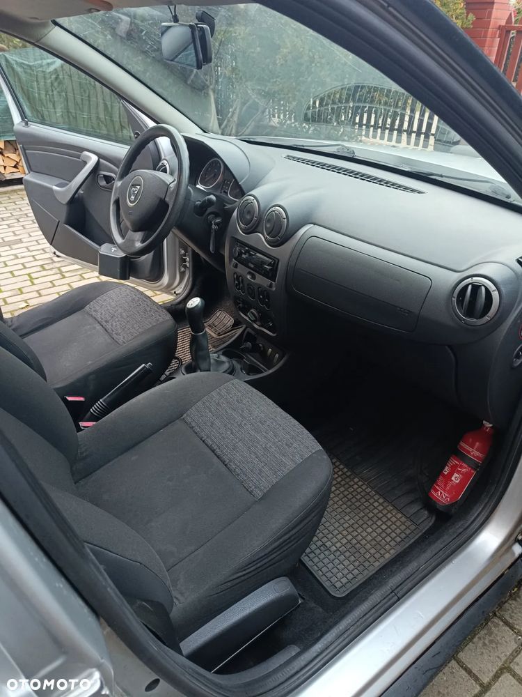 Dacia Duster 1.6 - 9