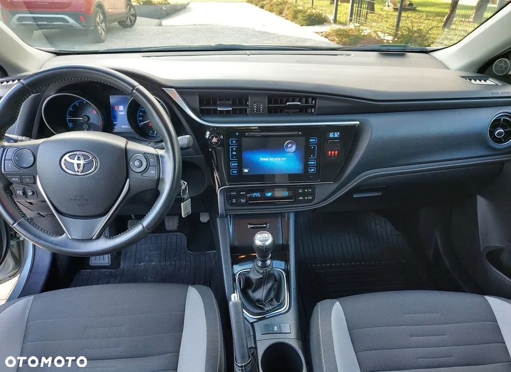 Toyota Auris 1.6 Premium - 12