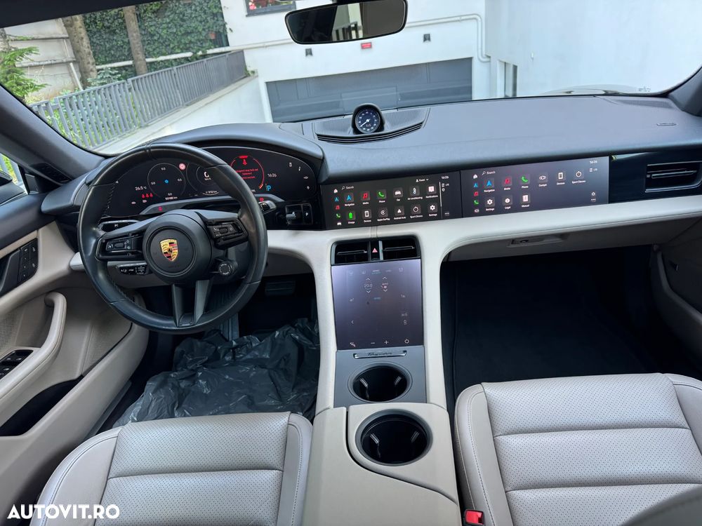 Porsche Taycan - 16