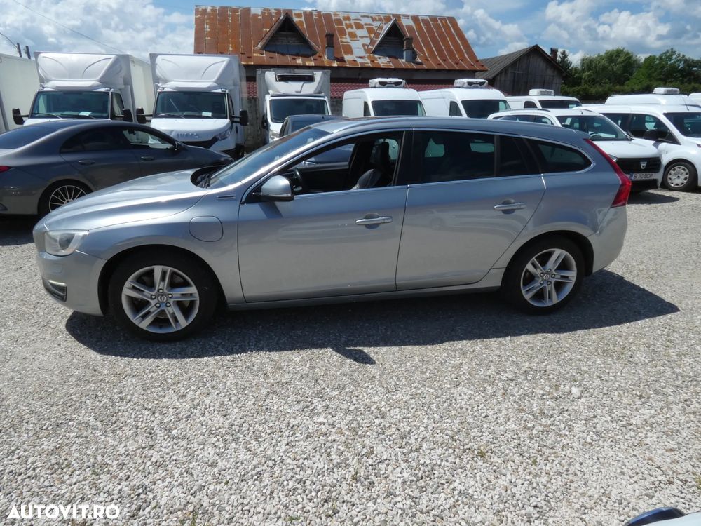 Volvo V60 D6 Plug-In-Hybrid AWD Geartronic Momentum - 4