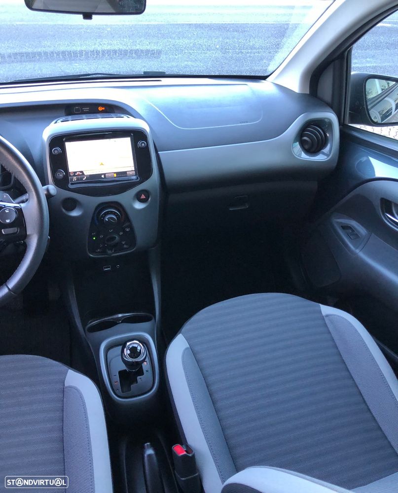 Toyota Aygo 1.0 X-Play Plus MM - 30