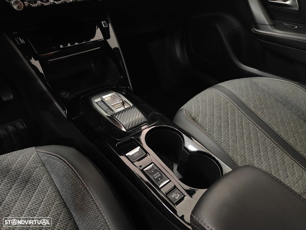 Peugeot 2008 1.2 PureTech Allure EAT8 - 46