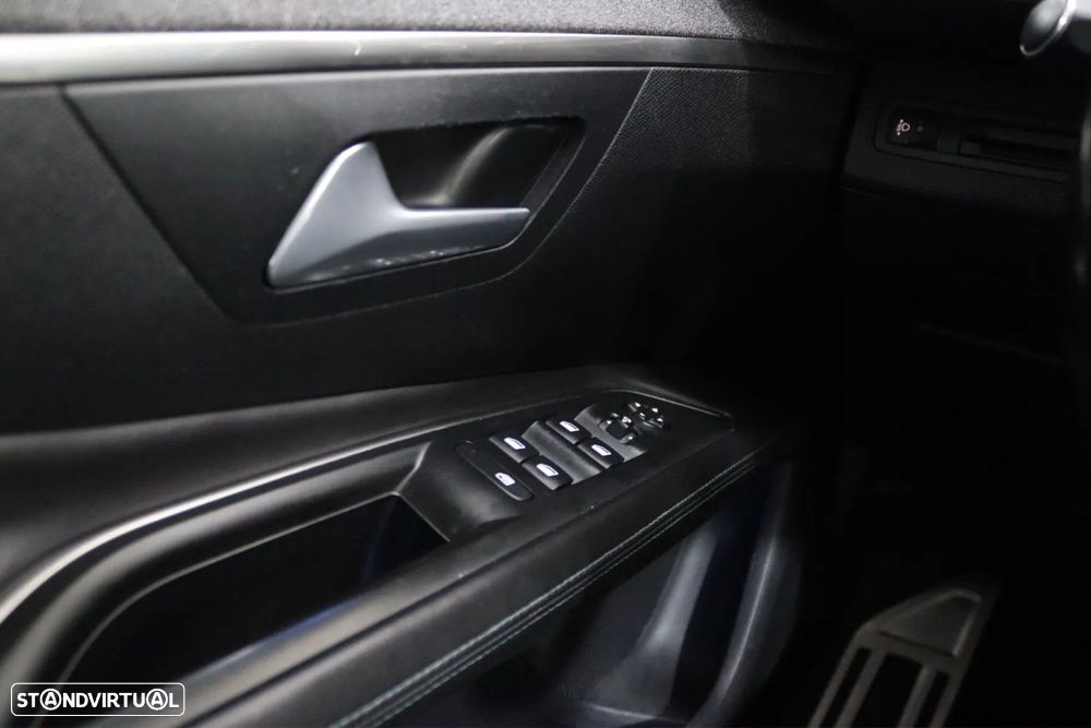 Peugeot 3008 1.2 PureTech Allure EAT8 - 11