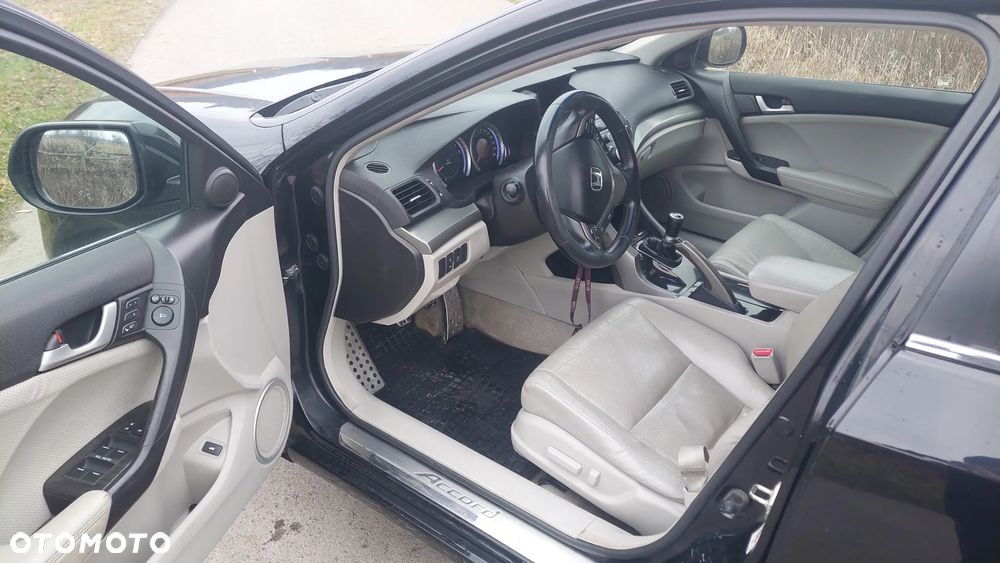 Honda Accord 2.0 Executive - 11