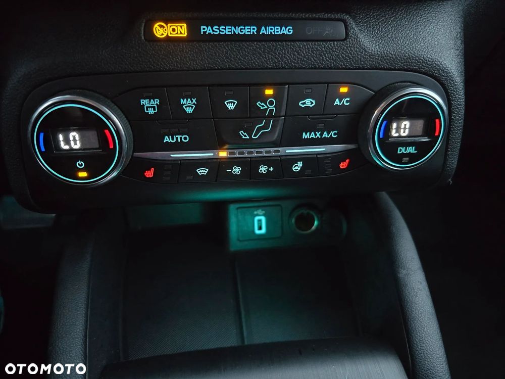 Ford Focus 1.5 EcoBlue Start-Stopp-System TITANIUM - 18