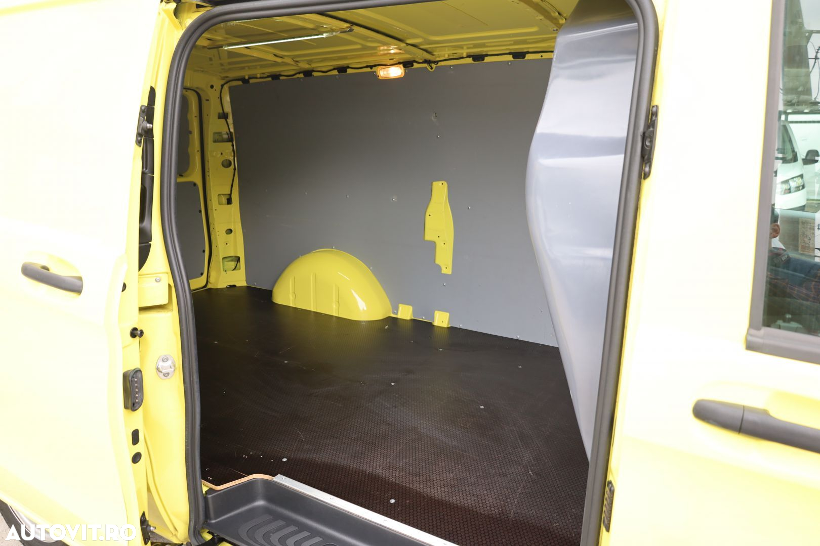 Mercedes-Benz Vito - 12