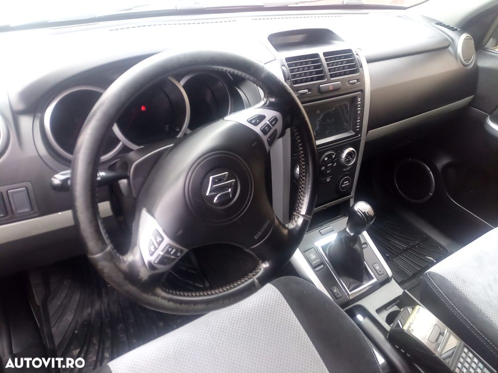 Suzuki Grand Vitara 1.9 DDiS Comfort DPF Family - 3