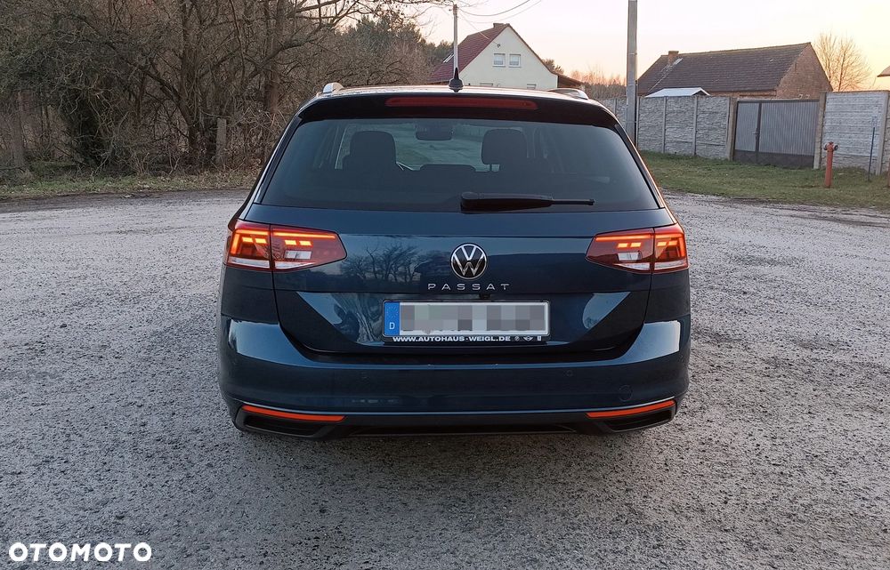 Volkswagen Passat Variant 2.0 TDI SCR DSG Business - 9
