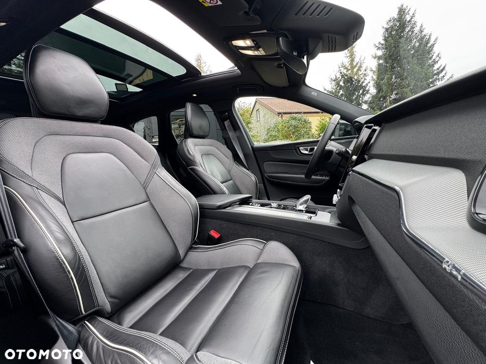 Volvo XC 60 B4 D AWD Plus Dark - 23