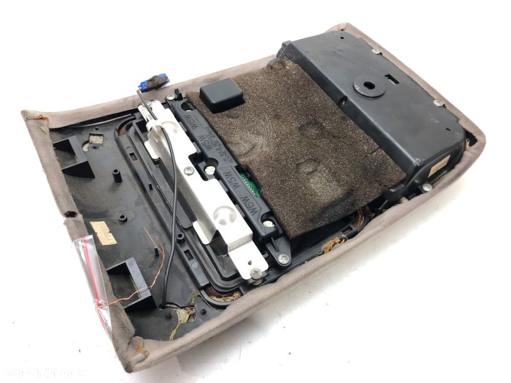 LAMPA SUFITOWA - 82.00 PLN - JAGUAR XJ (X308) 1996 - 2003 4.0 209 kW [284 KM] benzyna 1997 - 2003 - 4