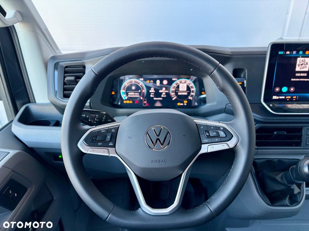 Volkswagen Crafter 35 Furgon z wysokim dachem silnik: 2,0 l EU6 SCR 177 KM / skrzynia biegów: Przedni napęd manualna 6-biegowa rozstaw osi: 4490 mm - 25