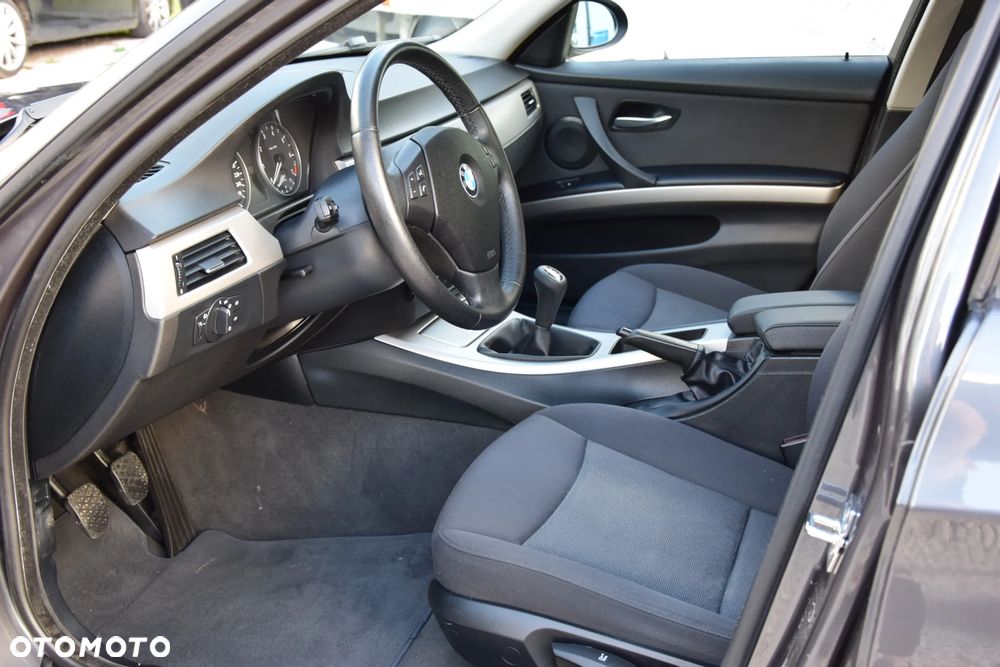 BMW Seria 3 318i - 17