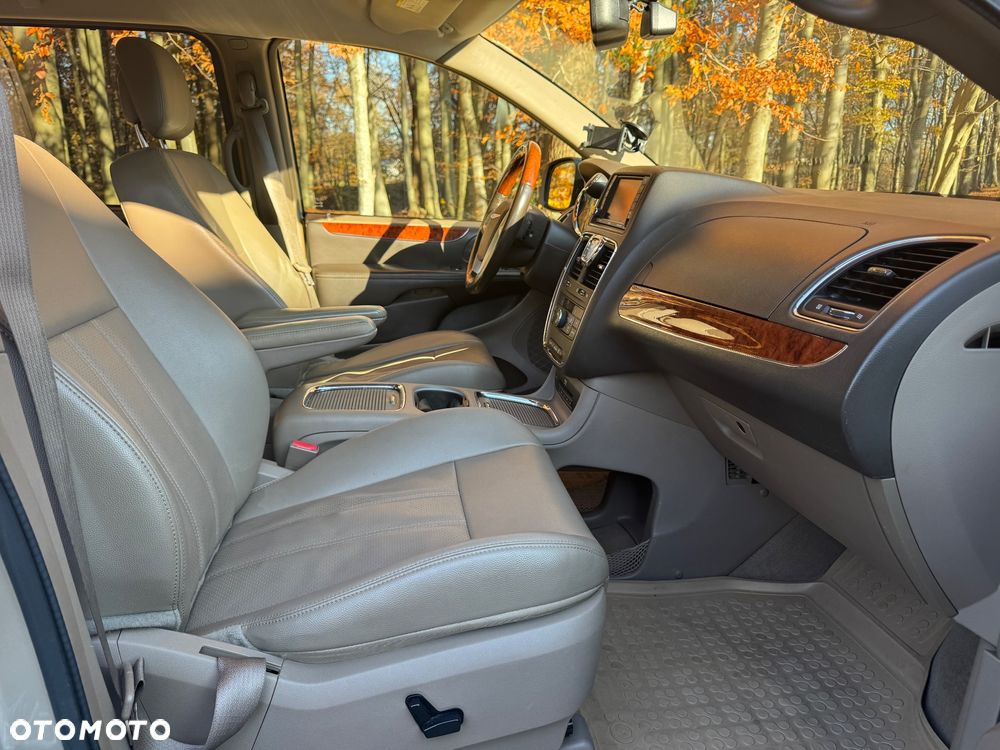 Chrysler Town & Country 3.6 Touring - 11